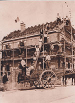 Monte des tuiles par la grande chelle